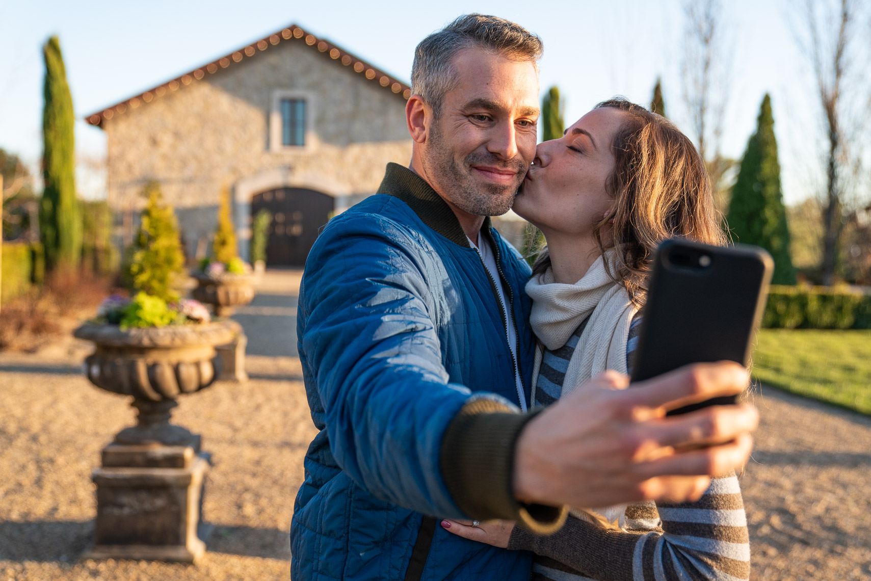 Avast - Couple Taking Selfie With Smartphone At Napa Valley Vineyard